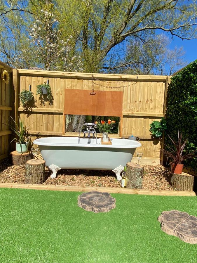 Cosy Dog Friendly Lodge With An Outdoor Bath On The Isle Of Wight Whitwell  Exterior photo